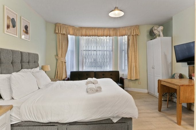 Flat Castletown Road in London