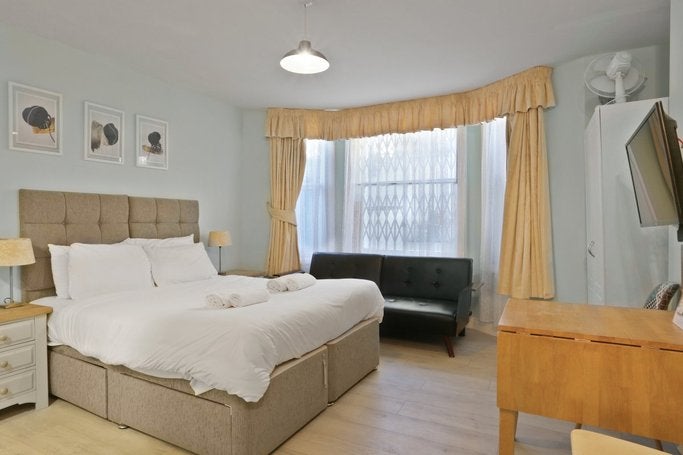 Flat Castletown Road in London