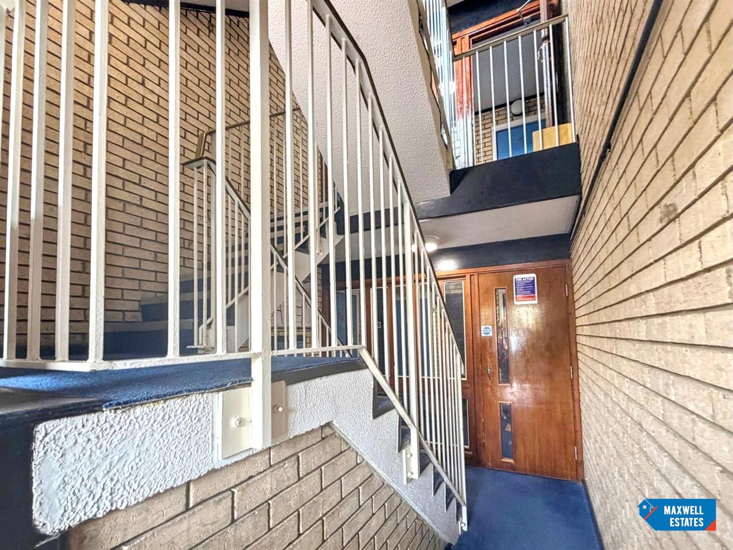 Flat Knightswood Close in Greater London