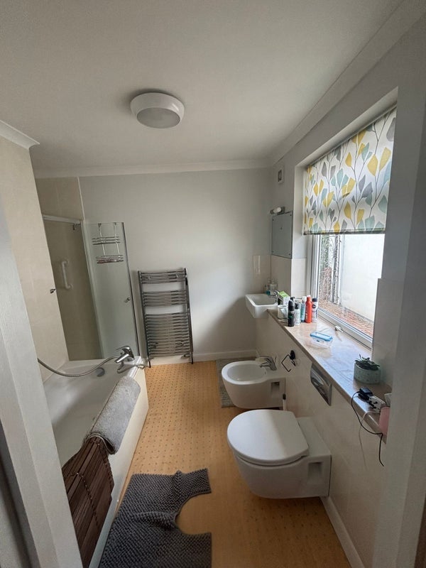 Room St. Andrew's Avenue in Windsor