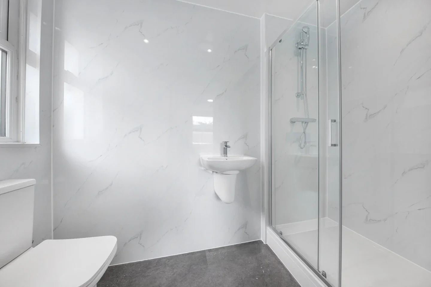 Flat Kingscourt Road in Greater London