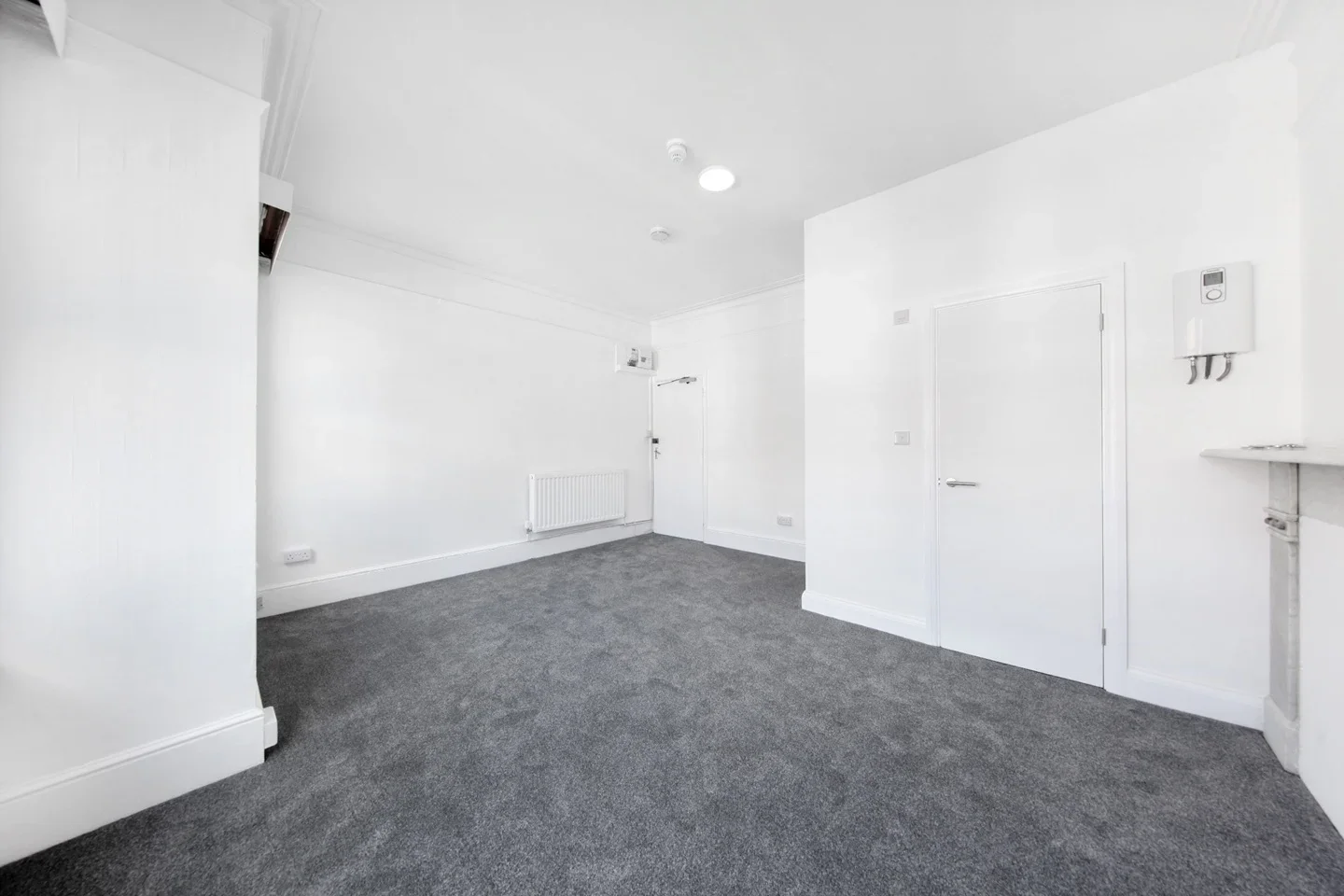 Flat Kingscourt Road in Greater London