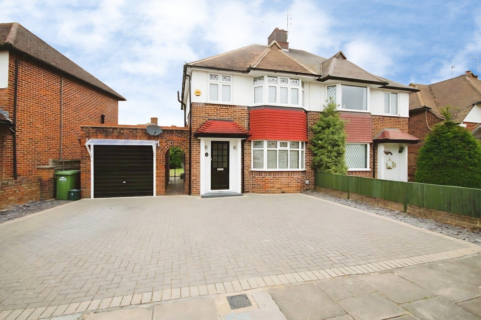 House Queens Walk in Borough of Spelthorne