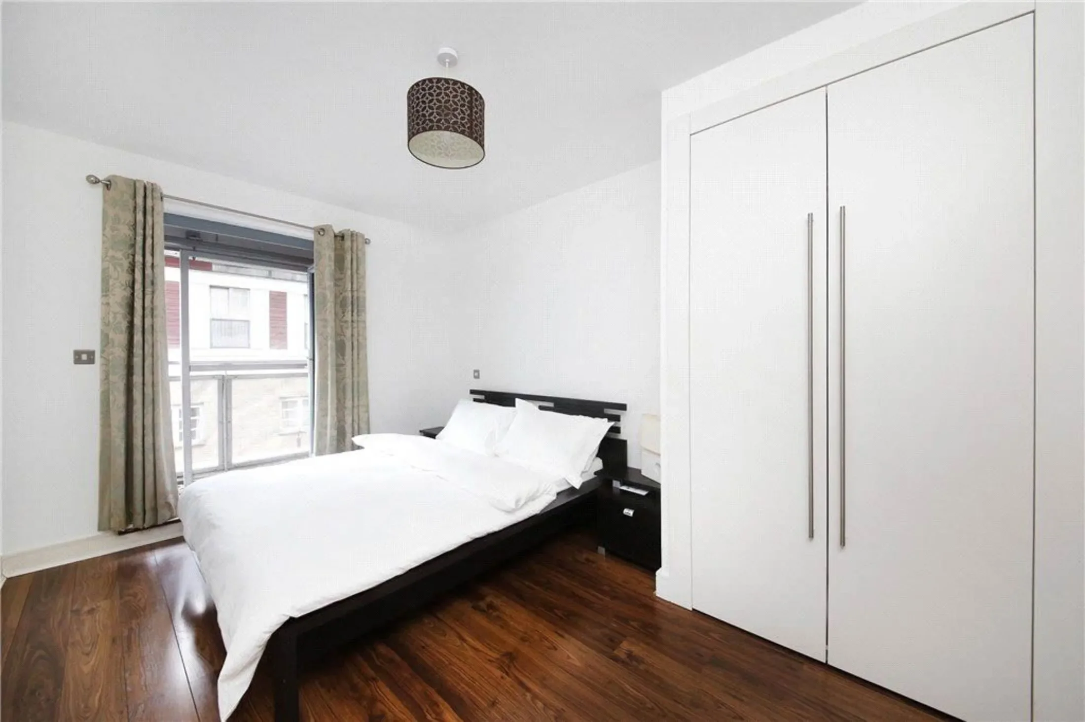 Flat Plumbers Row in Greater London