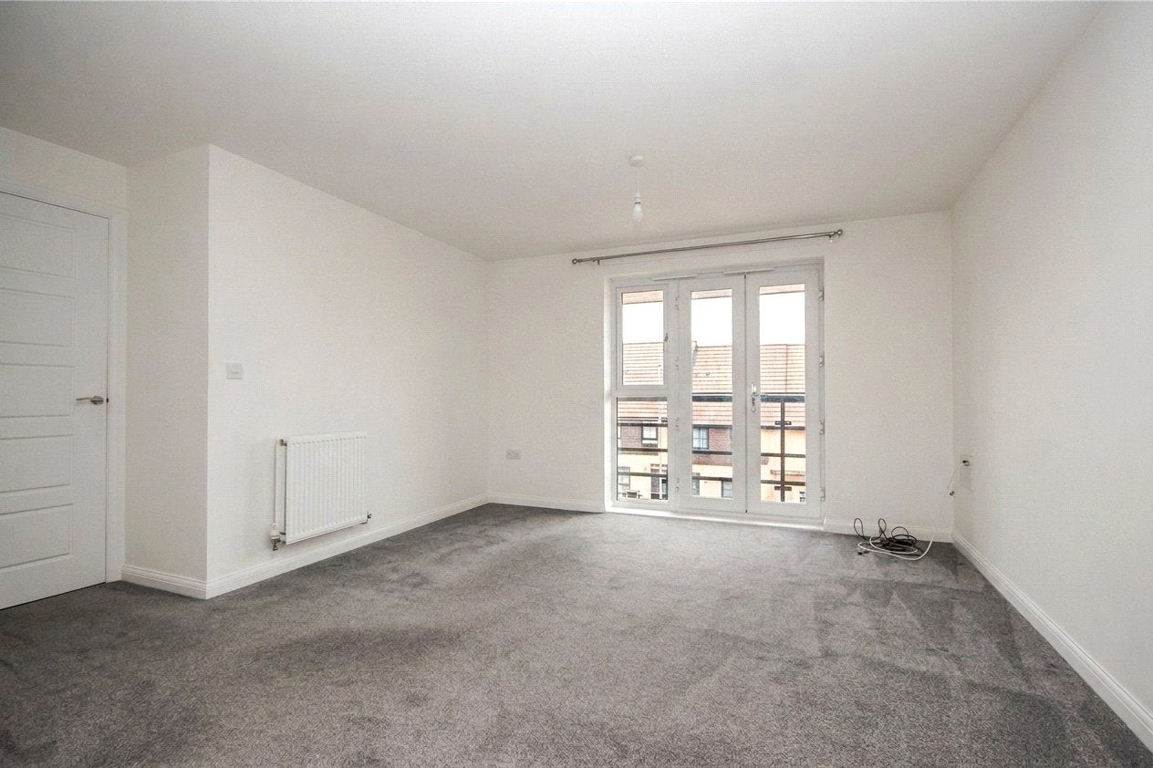 Flat Mansell Road in Bristol