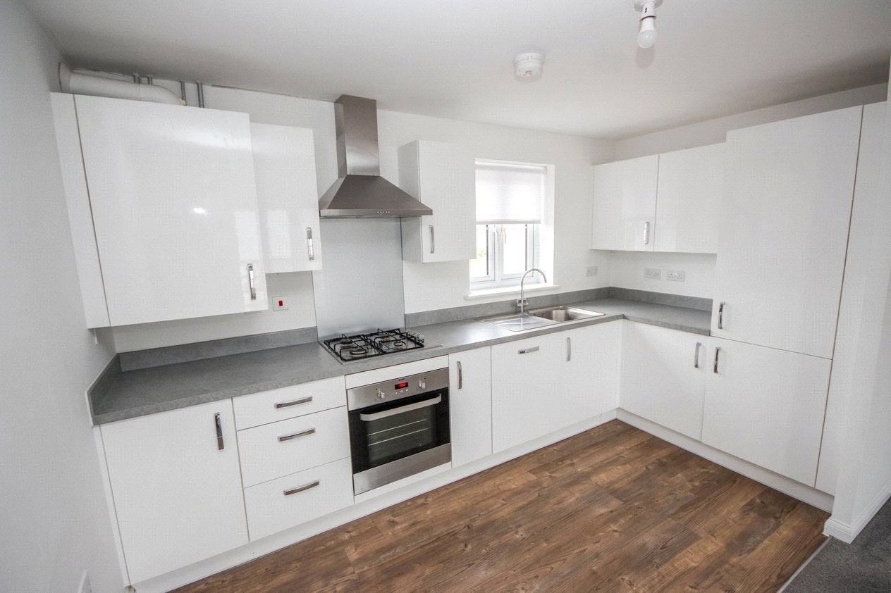 Flat Mansell Road in Bristol