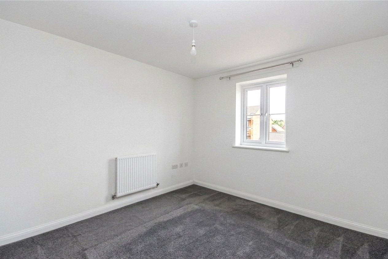 Flat Mansell Road in Bristol