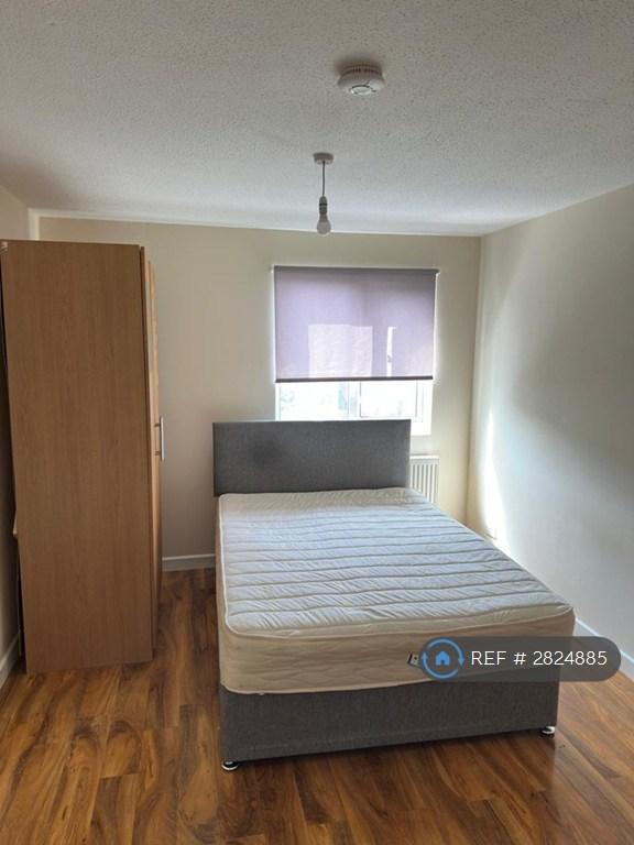 Room Crosslands in Milton Keynes