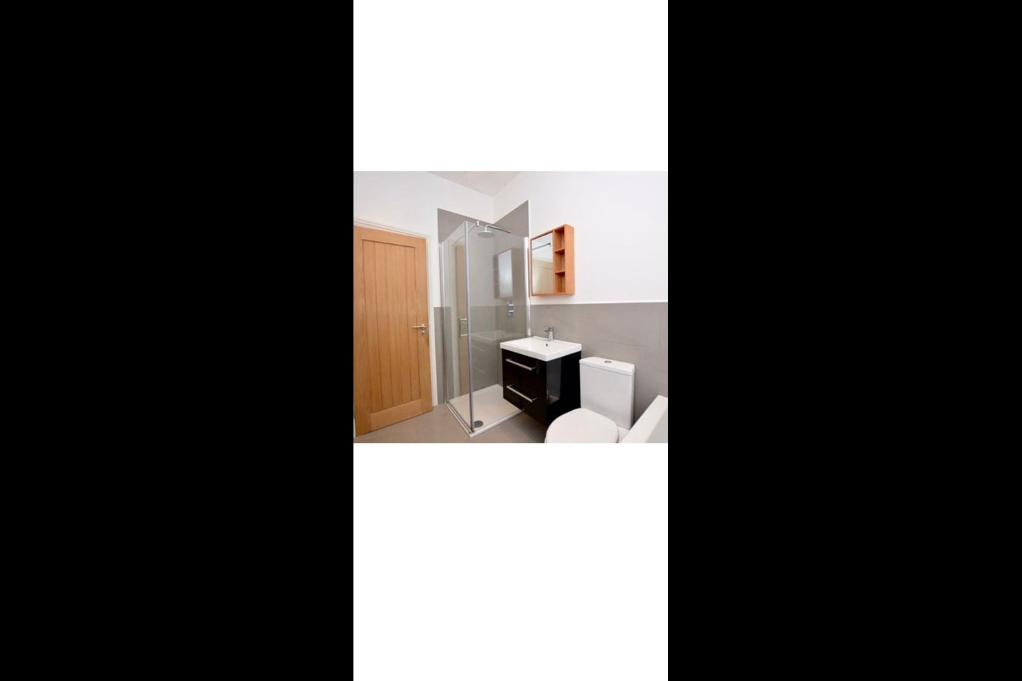 Flat Feltham Avenue in Elmbridge