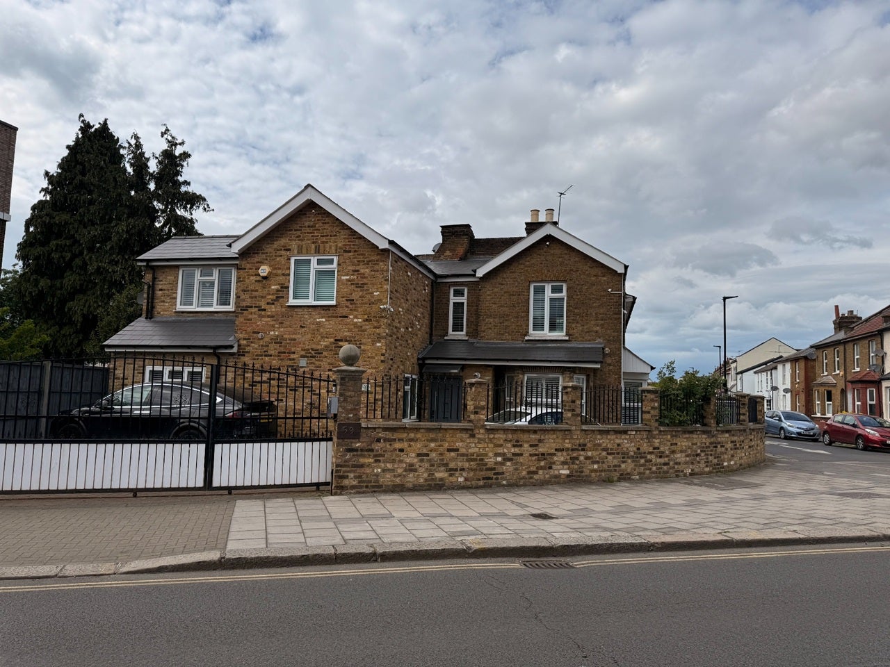 Room Cross Lances Road in Greater London