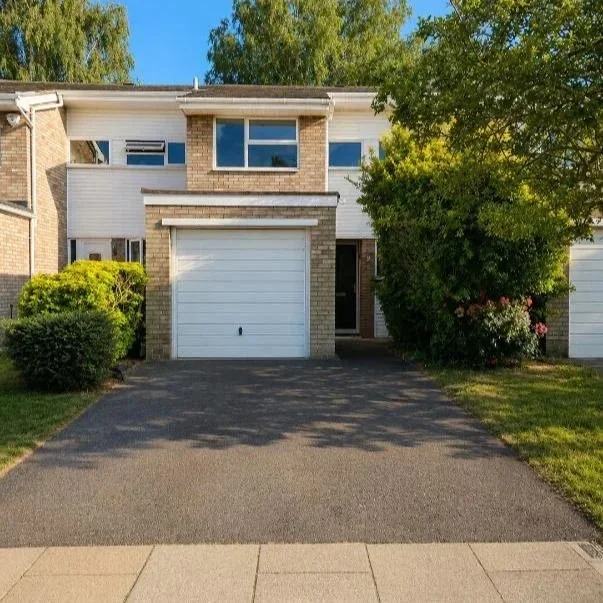 Flat Hardwick Green in Greater London
