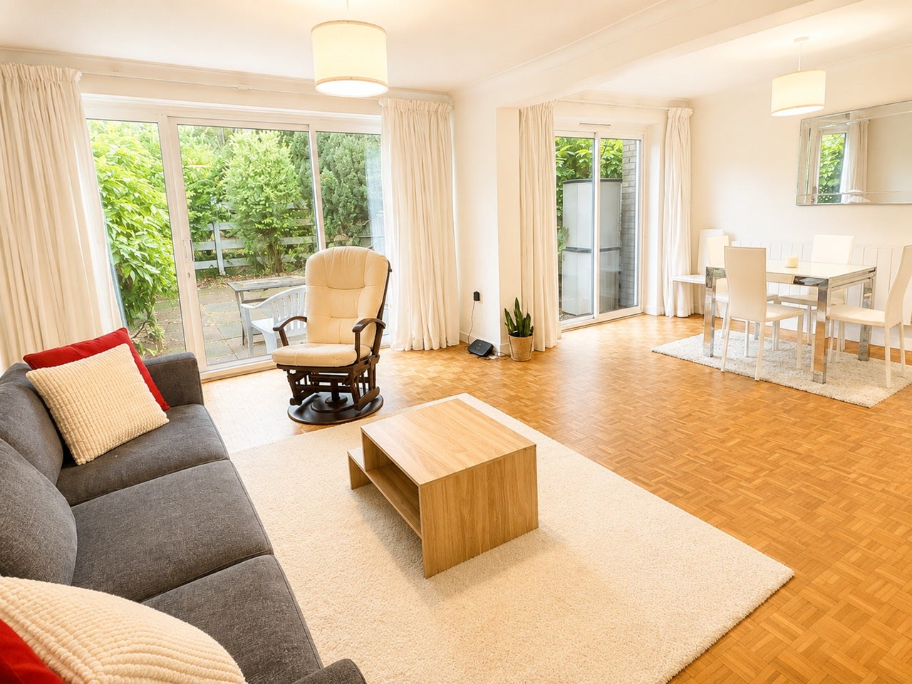 Flat Hardwick Green in Greater London