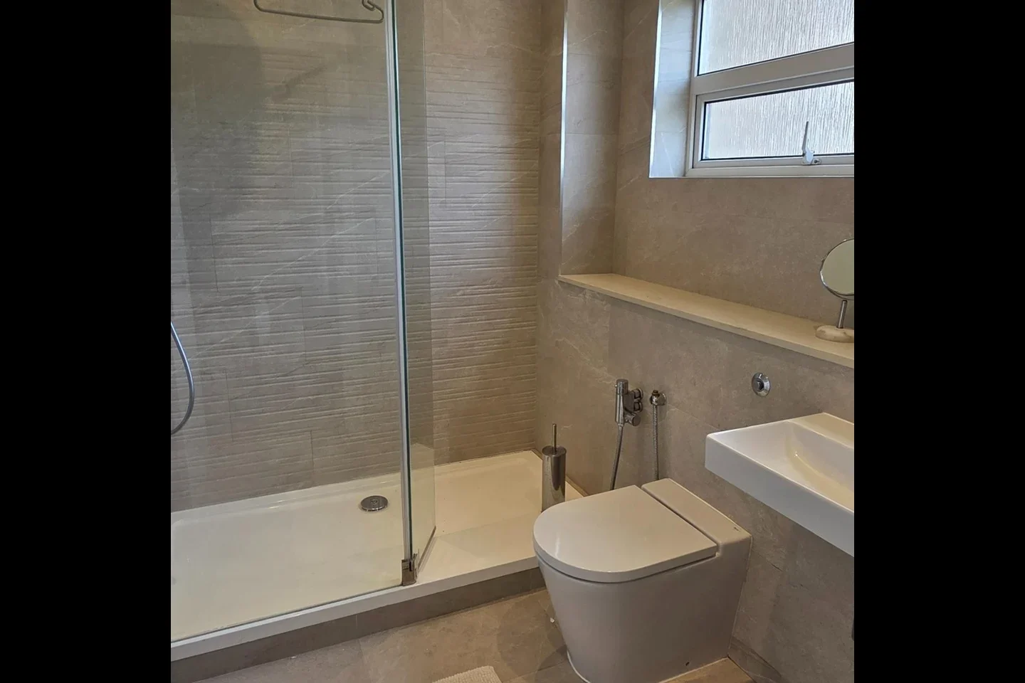 Flat Hardwick Green in Greater London