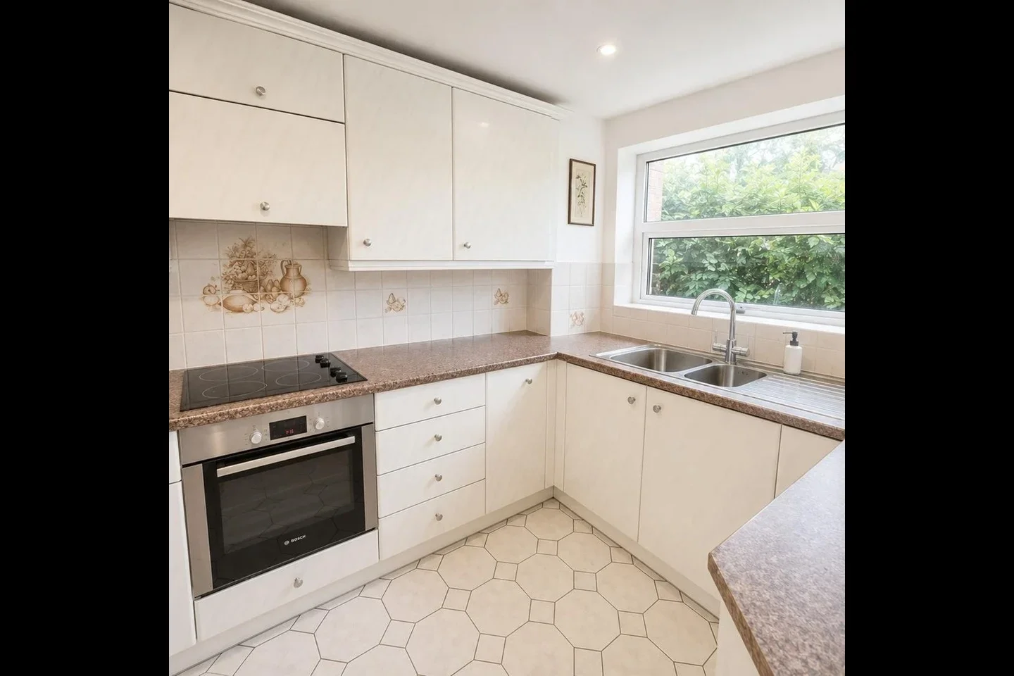 Flat Hardwick Green in Greater London
