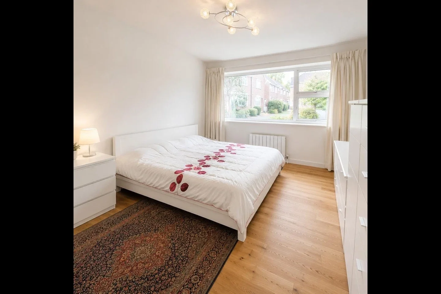 Flat Hardwick Green in Greater London