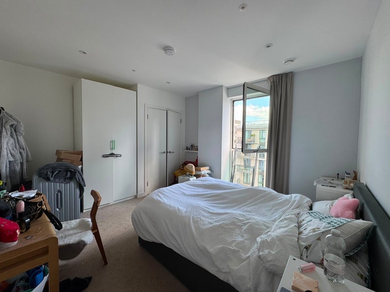 Room Logan Close in Greater London