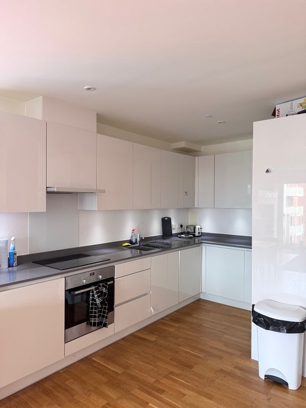 Room Logan Close in Greater London