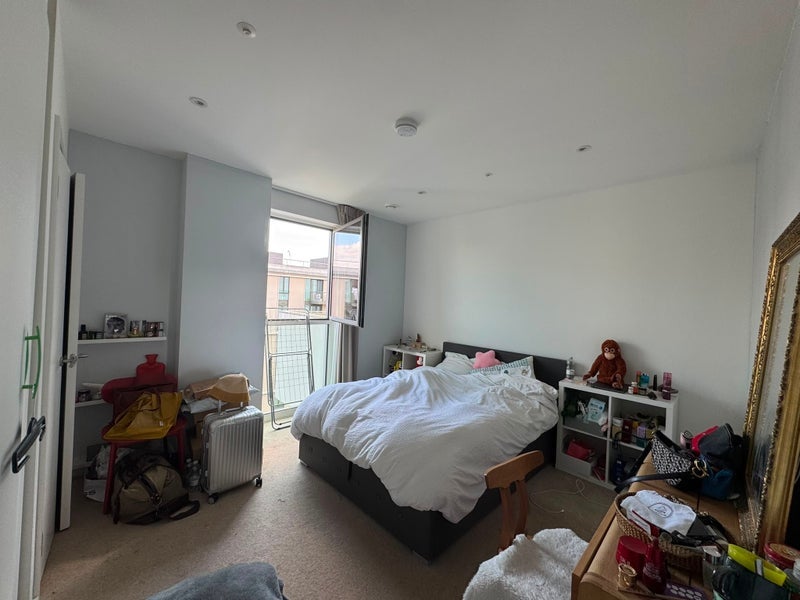 Room Logan Close in Greater London