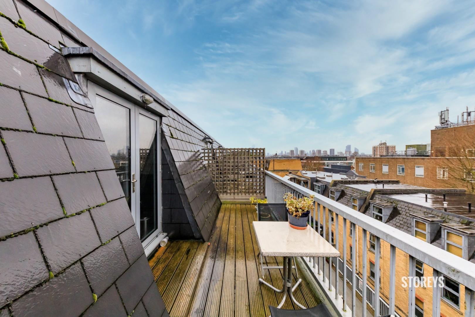 Flat Boleyn Road in Greater London