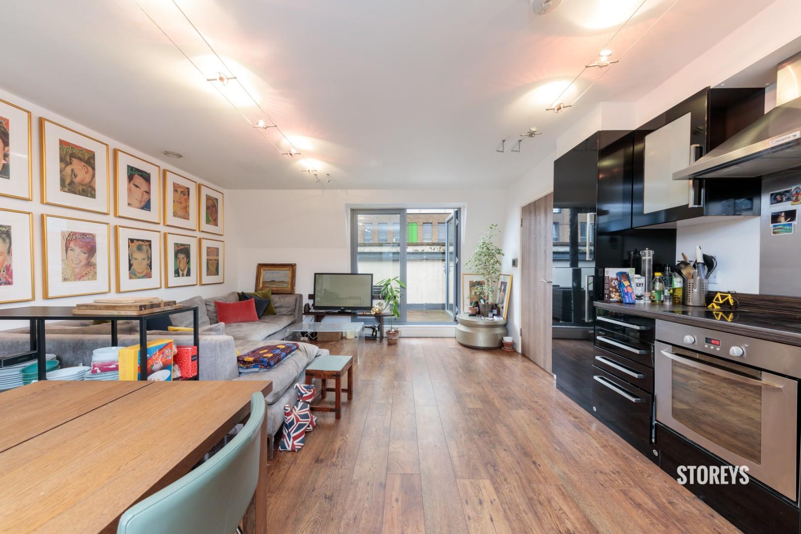 Flat Boleyn Road in Greater London