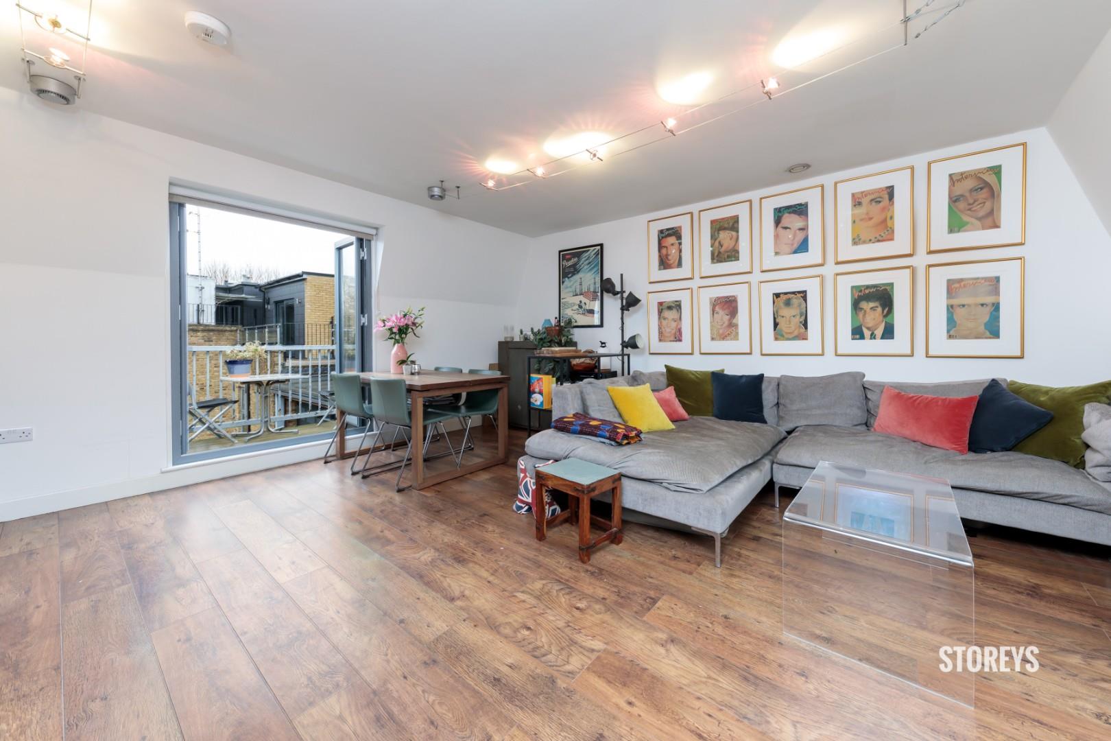 Flat Boleyn Road in Greater London