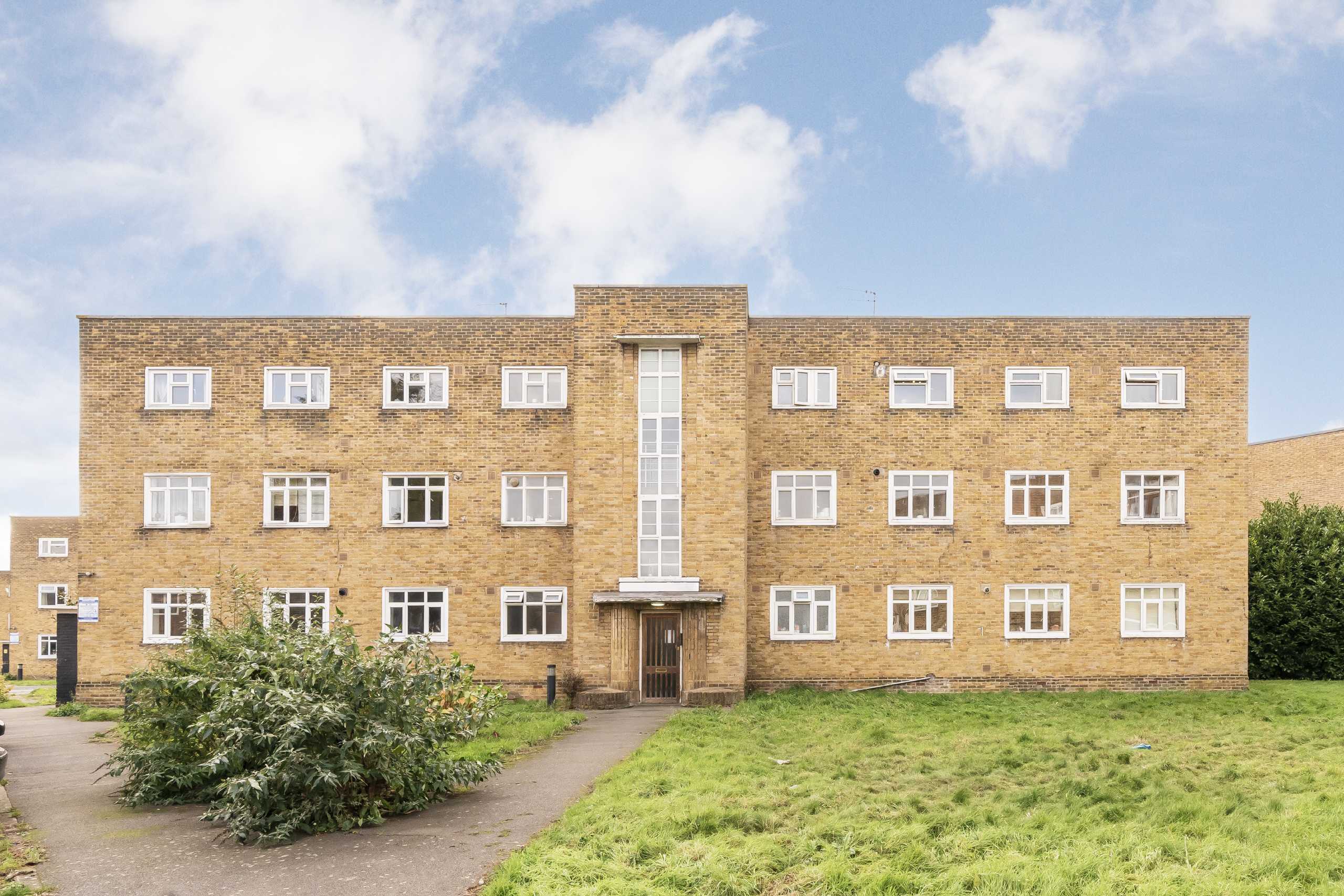 Flat Sir Alexander Close in Greater London