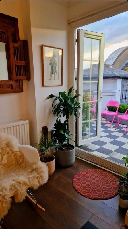 Room Kentish Town Road in Greater London