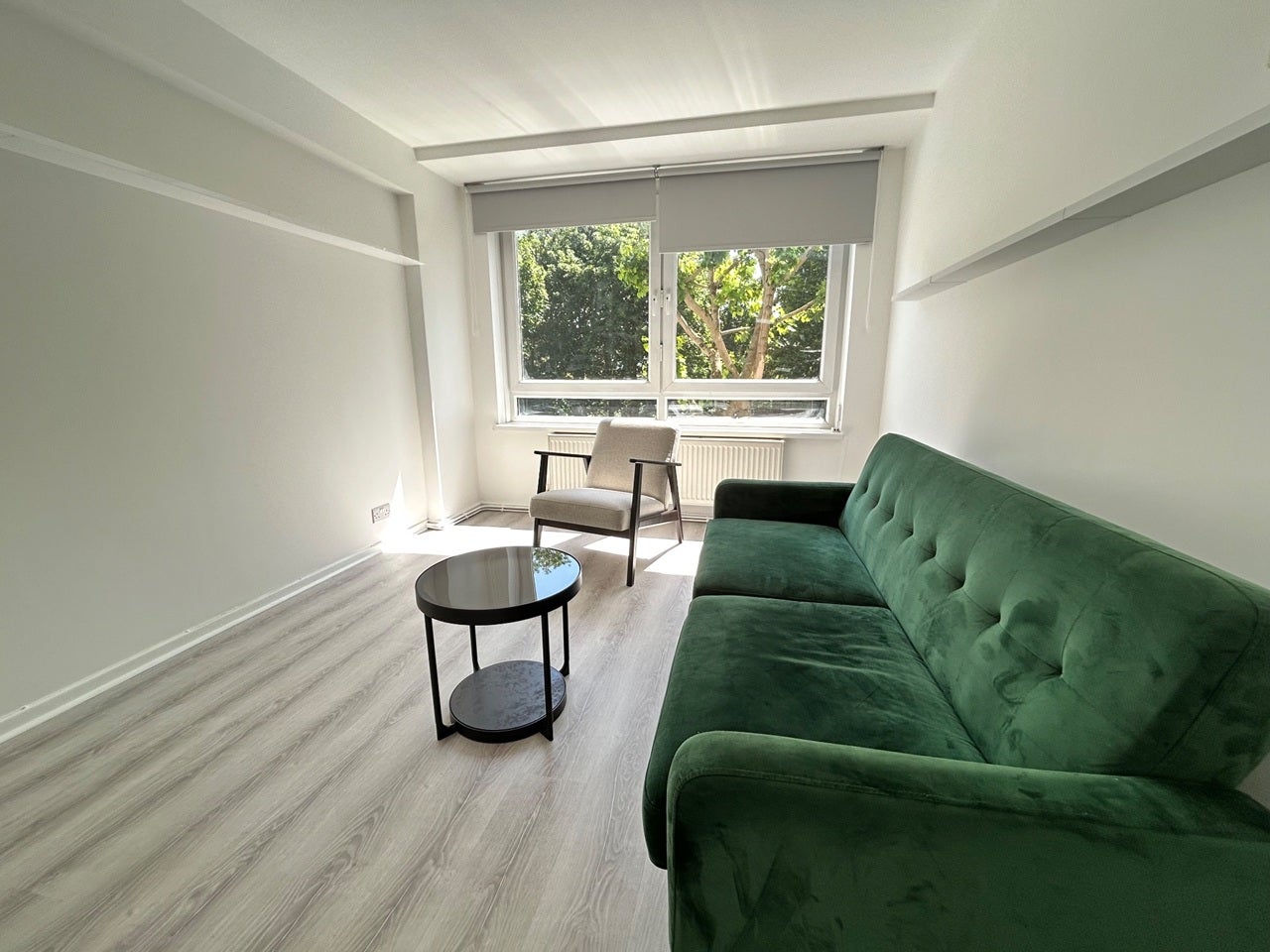 Flat Kersfield Road in Greater London