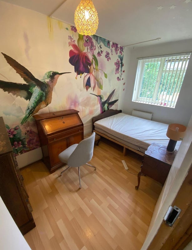 Room Frampton Park Road in Greater London