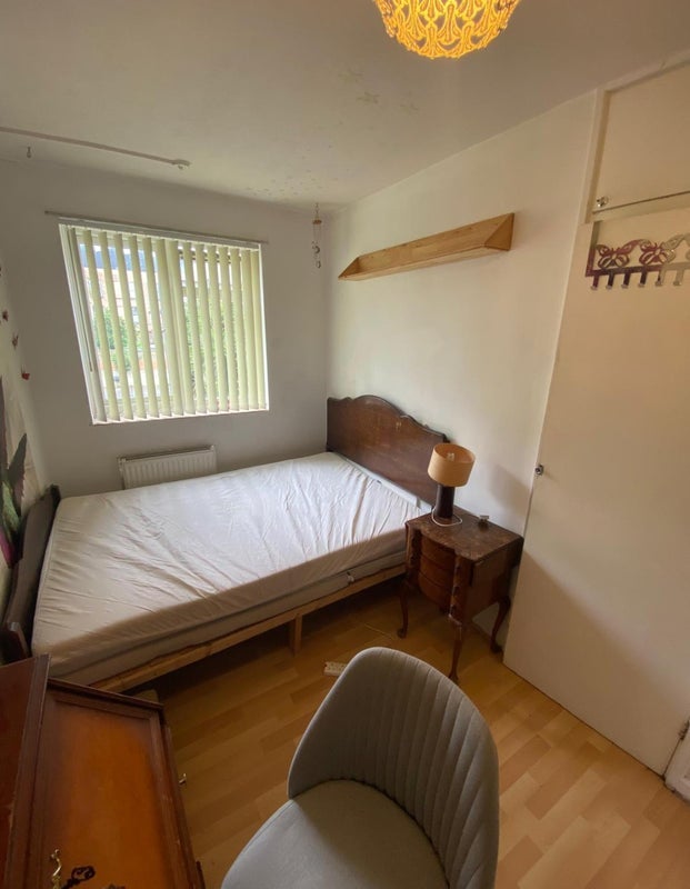 Room Frampton Park Road in Greater London