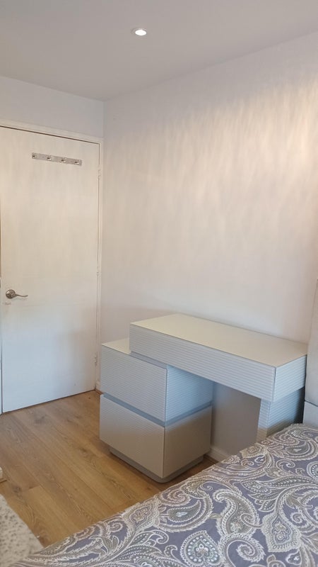 Room Wheeler Road in Crawley