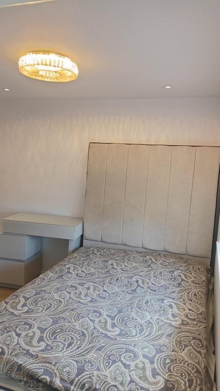 Room Wheeler Road in Crawley