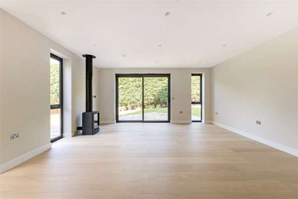House Sandpiper Close in Ashford