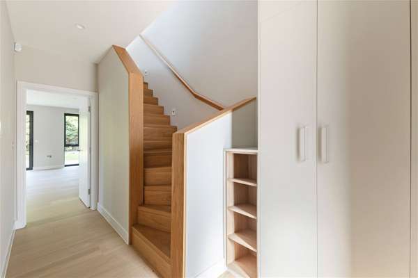 House Sandpiper Close in Ashford