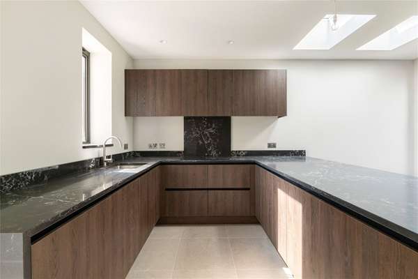 House Sandpiper Close in Ashford