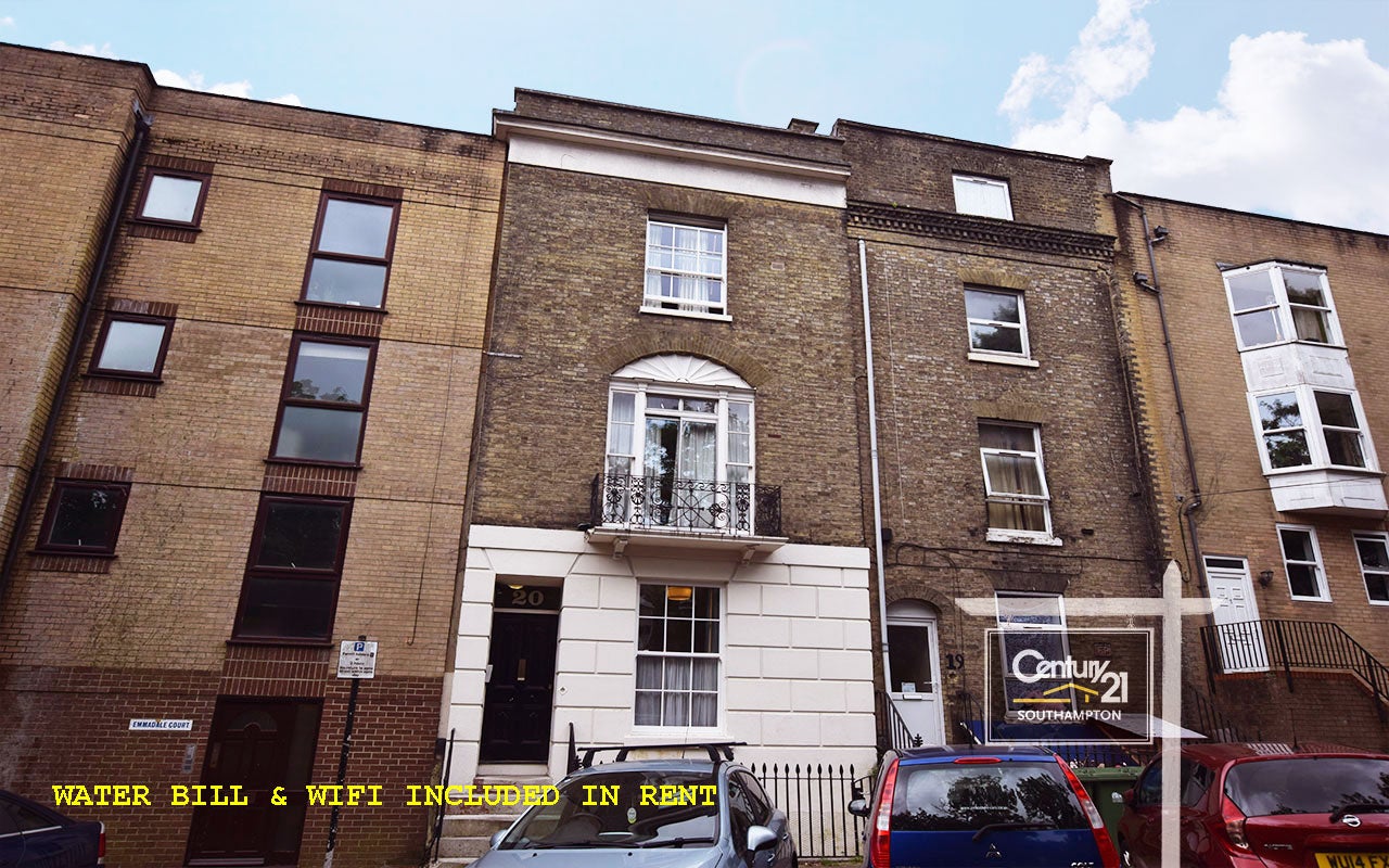 Flat Cranbury Avenue in Southampton