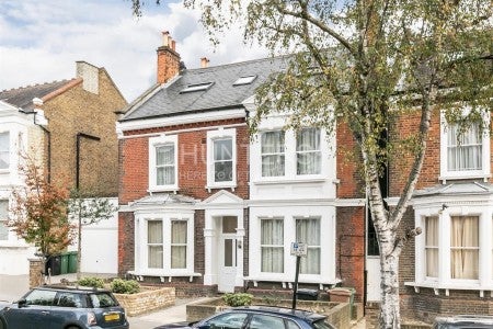 Flat Hilltop Road in Greater London