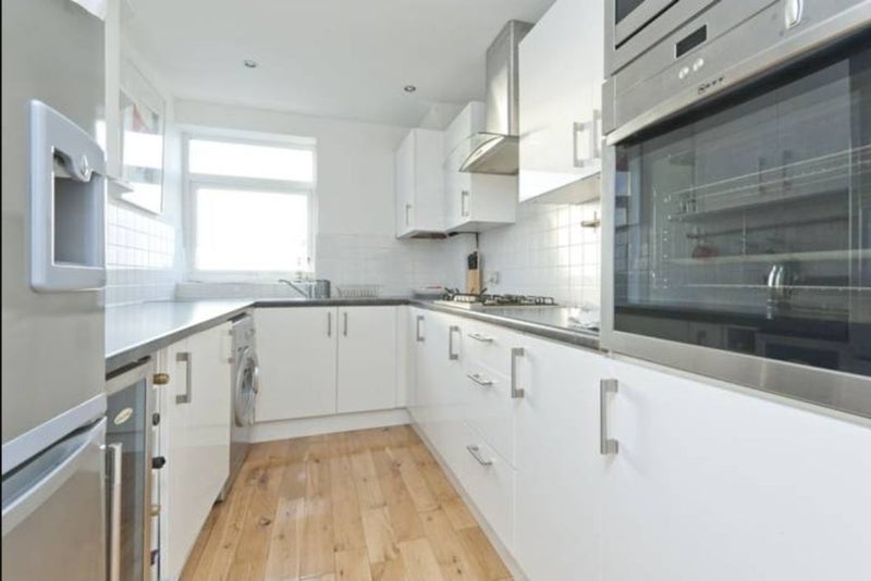 Flat Hallowell Road in Greater London
