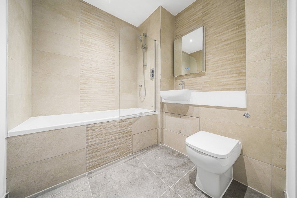 Flat Beckenham Road in Greater London