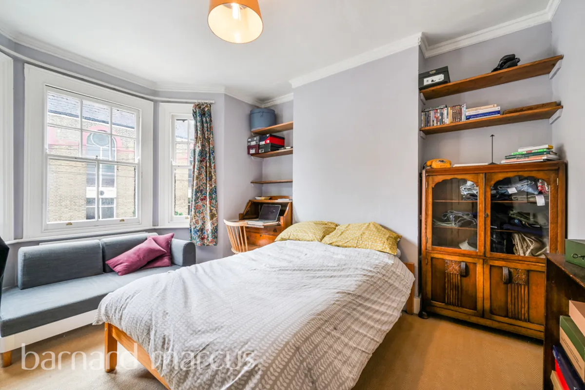Flat Councillor Street in Greater London