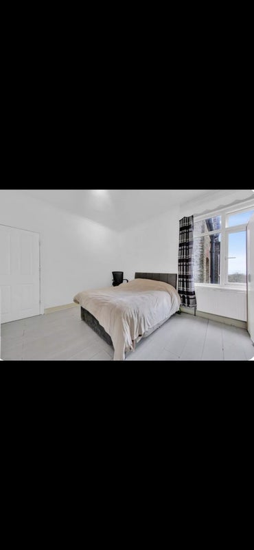 Room Green Lanes in Greater London