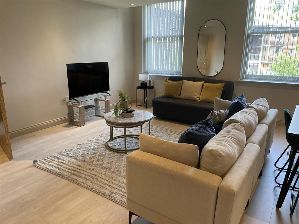 Flat Craignish Avenue in Greater London
