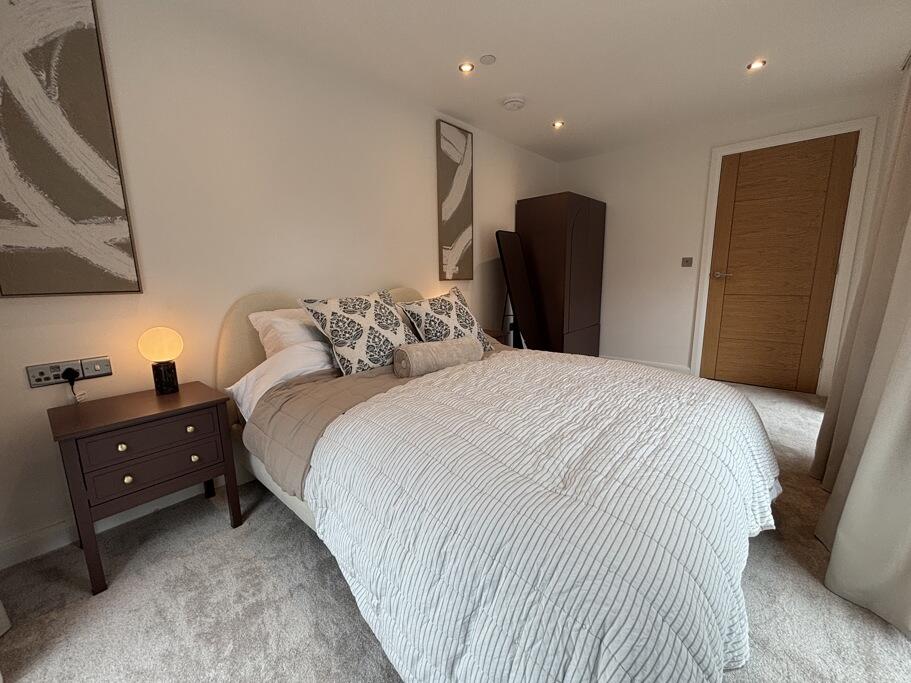 Flat Craignish Avenue in Greater London