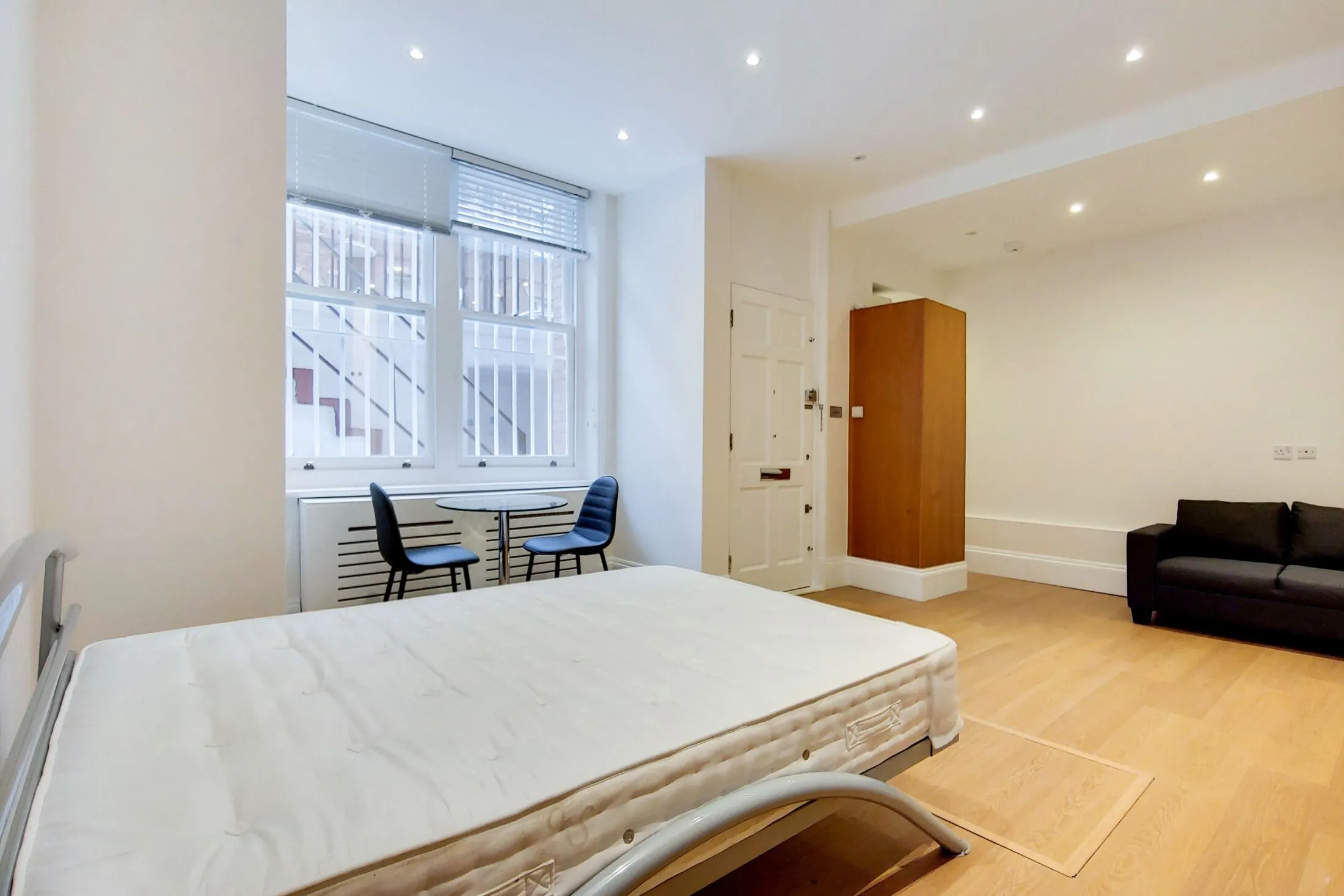 Flat Draycott Place in Greater London