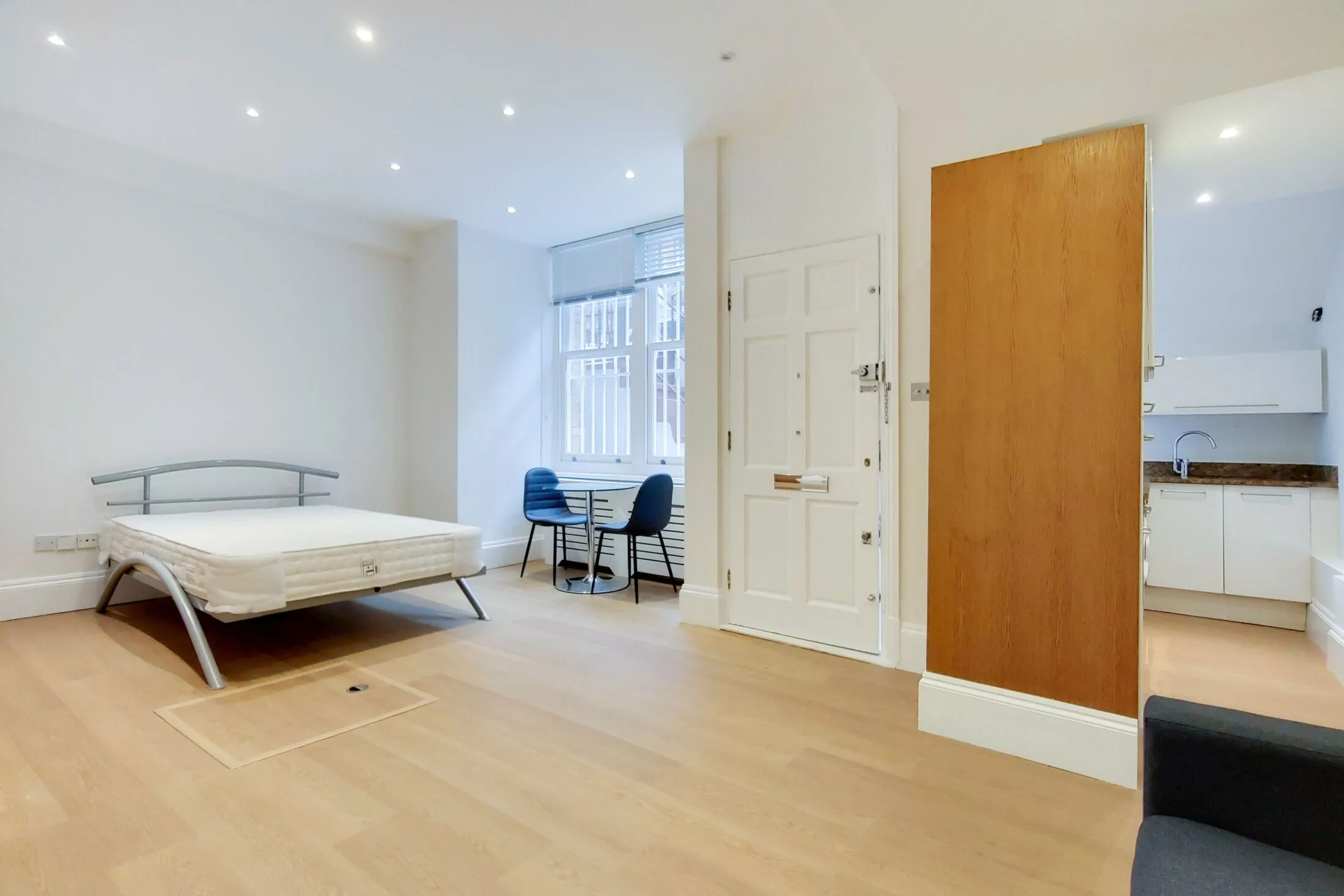 Flat Draycott Place in Greater London