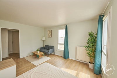 Room Allée Pablo Neruda in Évry