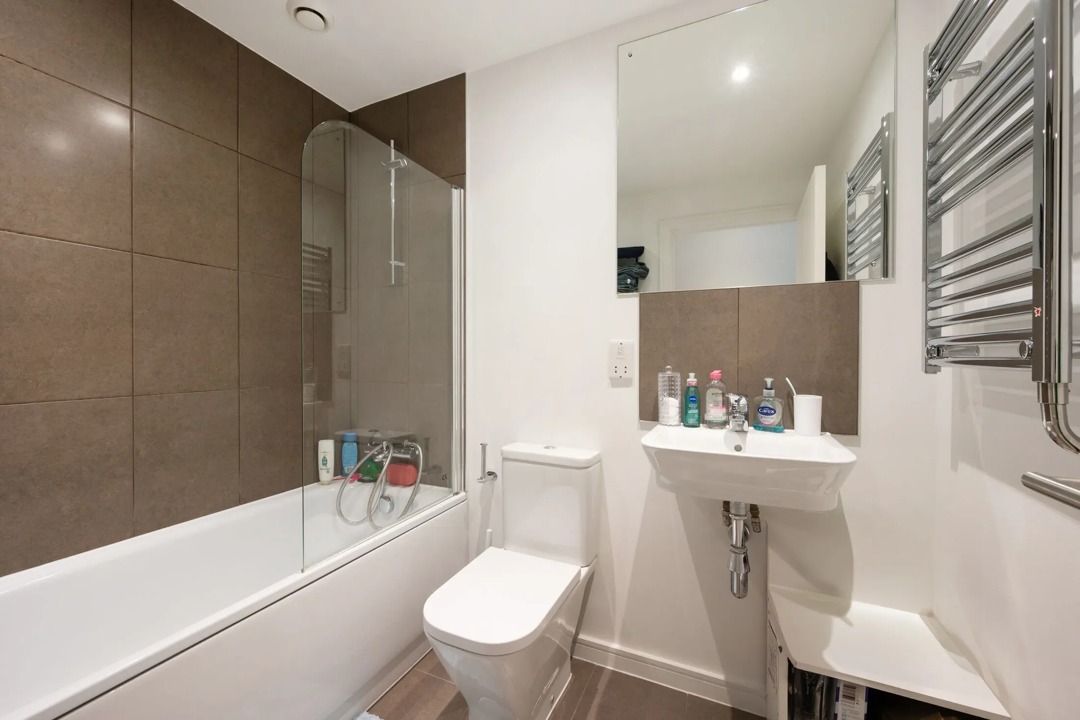 Flat Enterprise Way in Greater London
