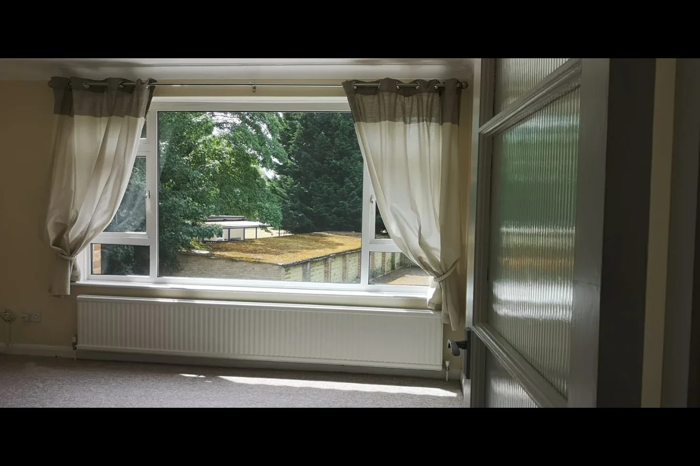 Flat Knowle Green in Borough of Spelthorne
