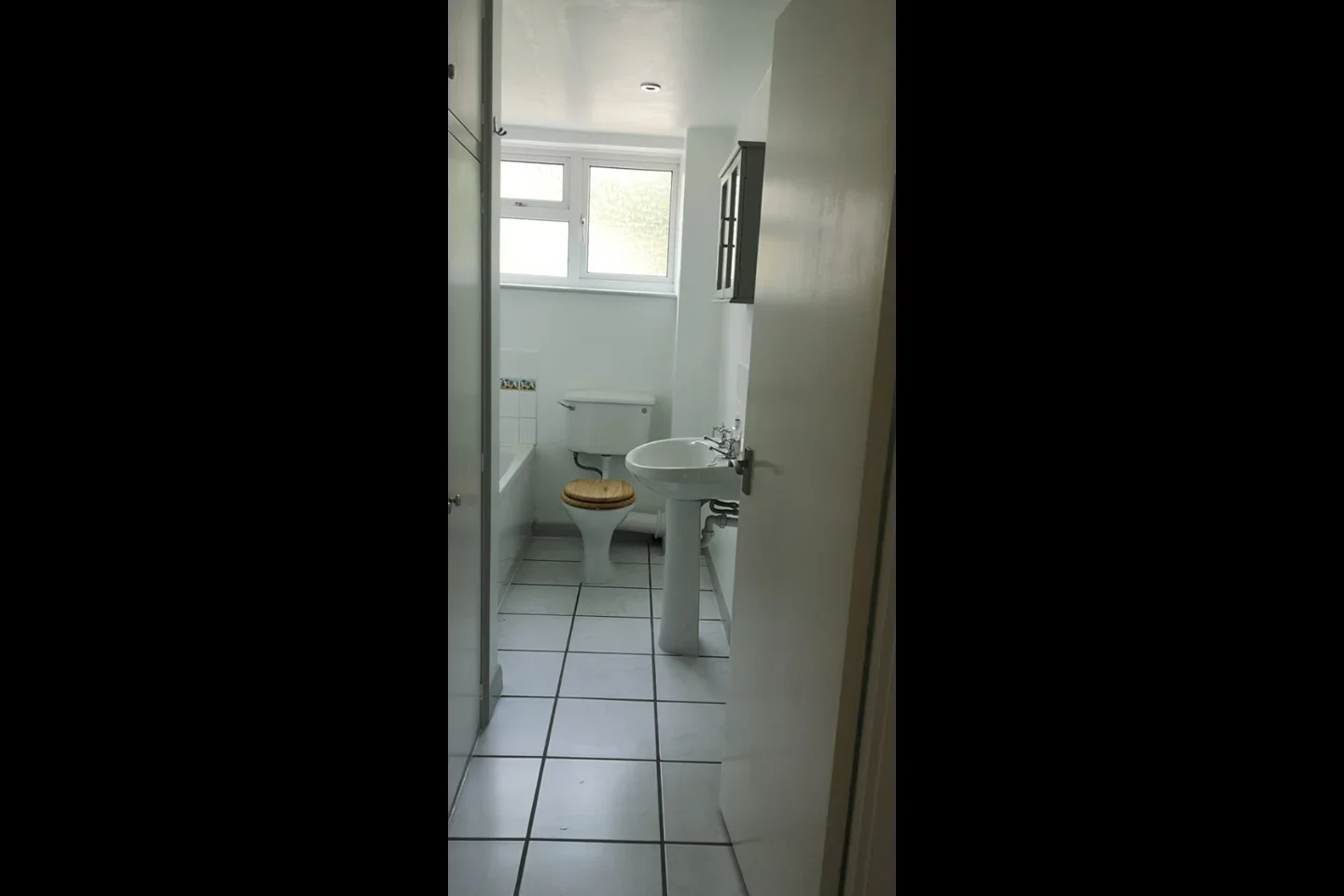 Flat Knowle Green in Borough of Spelthorne
