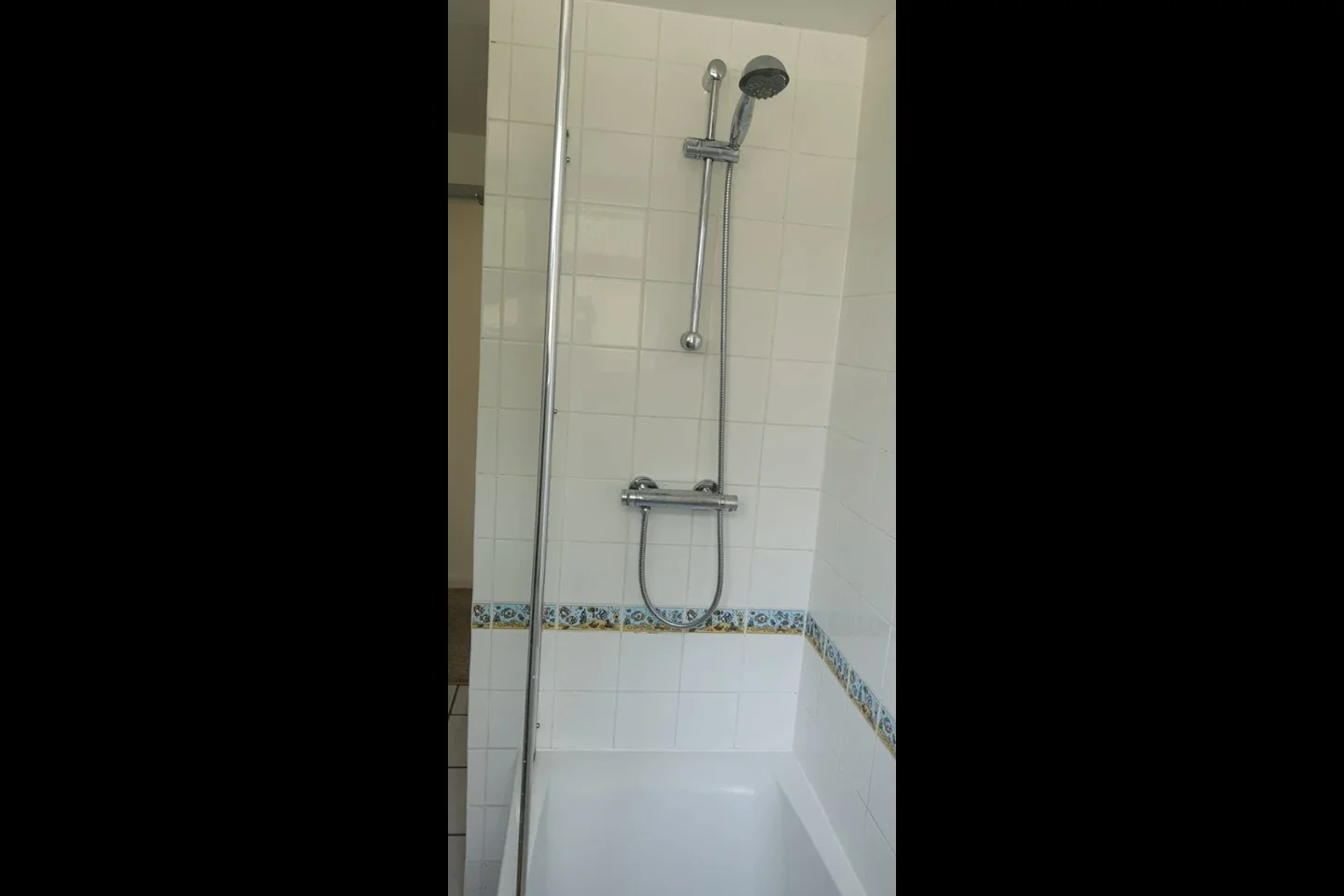 Flat Knowle Green in Borough of Spelthorne